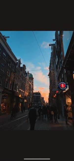 Amsterdam: Red light tour in German/English for groups of 4 people or more - Is $26 per person good value?