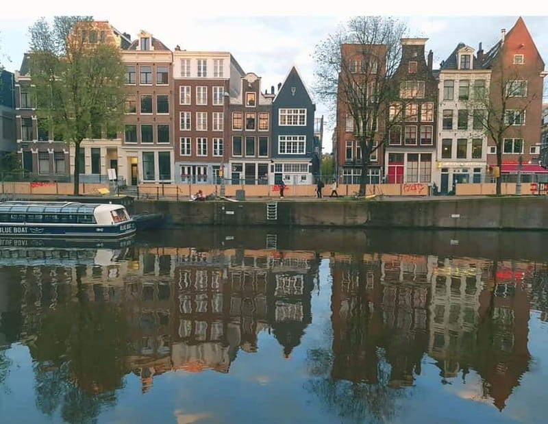Amsterdam: Red light tour in German/English for groups of 4 people or more - Who should book this walk?