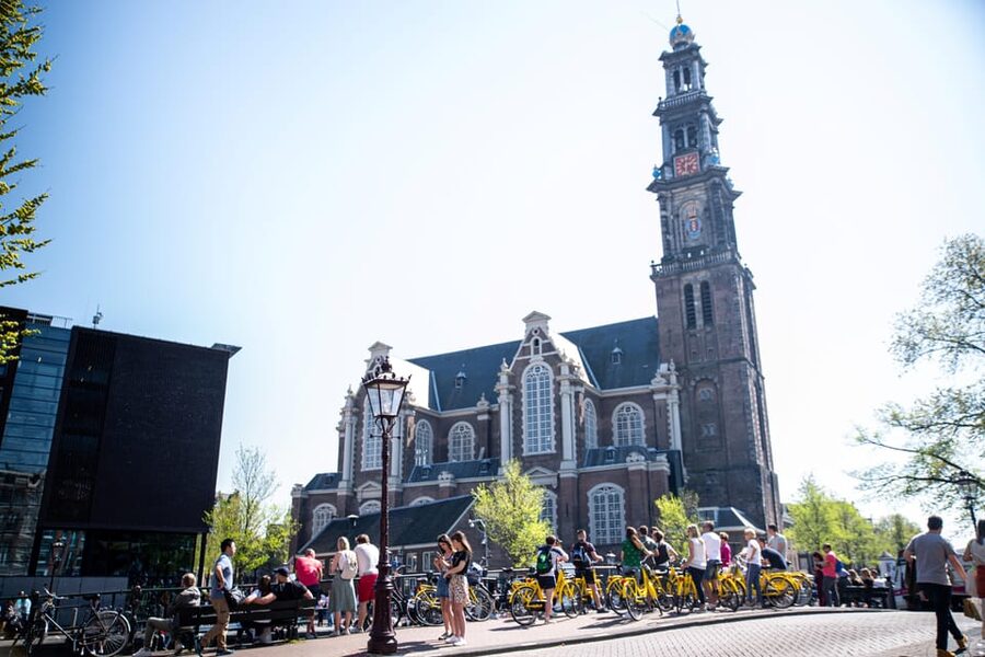 Amsterdam: Relaxed City Highlights Guided Bike Tour - Guides, group size, and the feel of the ride