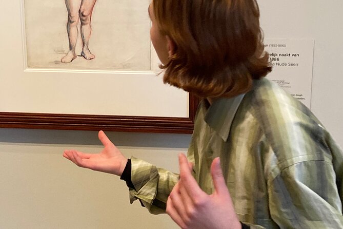 Amsterdam: Rijksmuseum (Private Tour & Priority Access) - Meeting your guide near Museumplein