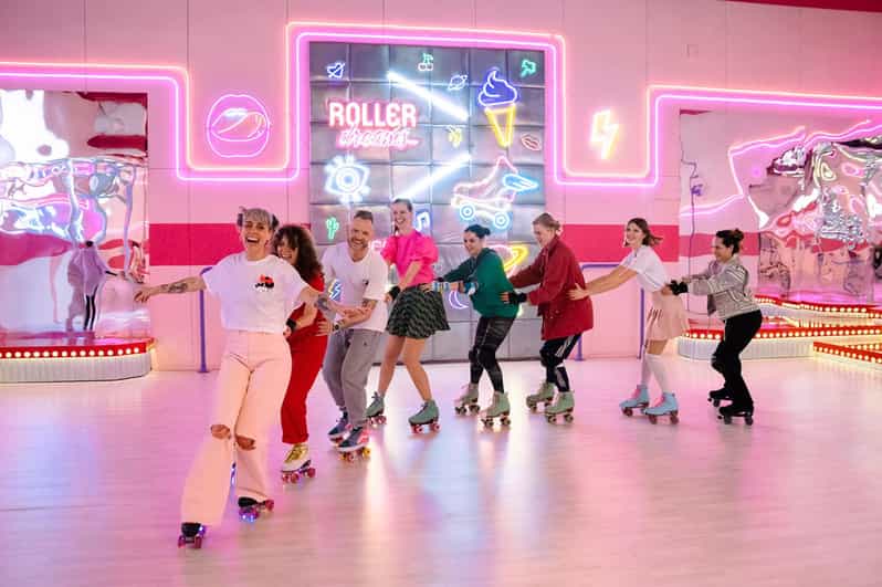 Amsterdam: Roller Dreams & Amsterdam Nightlife Experience - Welcome drinks, shots, and the Hard Rock Cafe deal