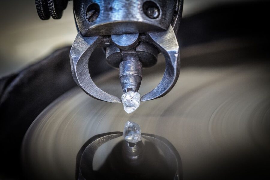 Amsterdam: Royal Diamond Experience - Watching the master craftsman at work