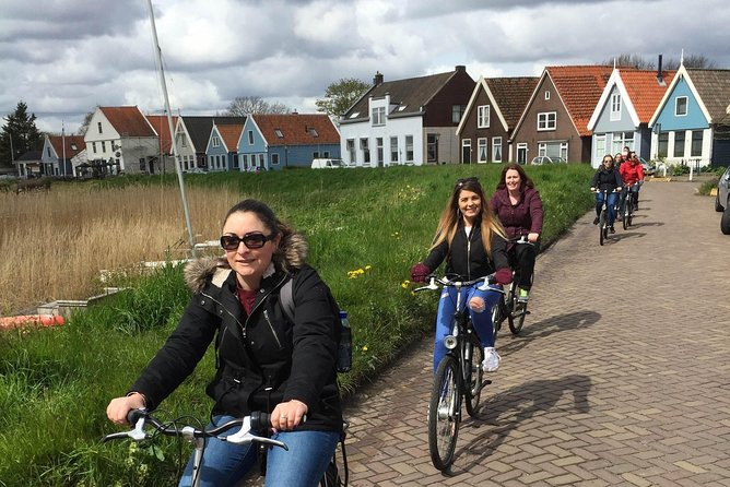 Amsterdam's Countryside Half-Day Bike Tour in Small Group - What the small group adds