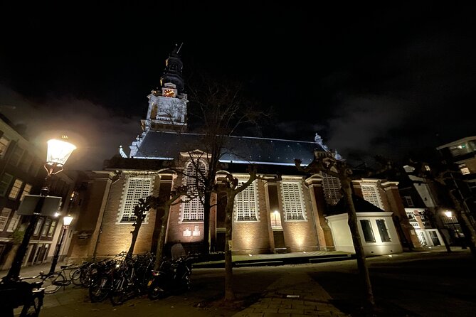 Amsterdam’s Ghostly Experiences Group Tour - Meeting the lantern at the Nieuwe Kerk