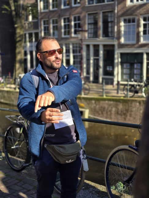 Amsterdam’s Hidden Facts: 750 Years of Secrets ⭐ - Starting In Front Of The Bull