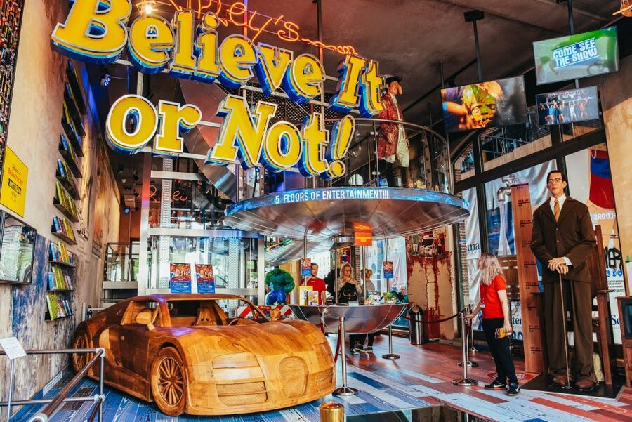 Amsterdam's Weirdest Museum: Believe It or Not! - The Space Tunnel and optical illusions