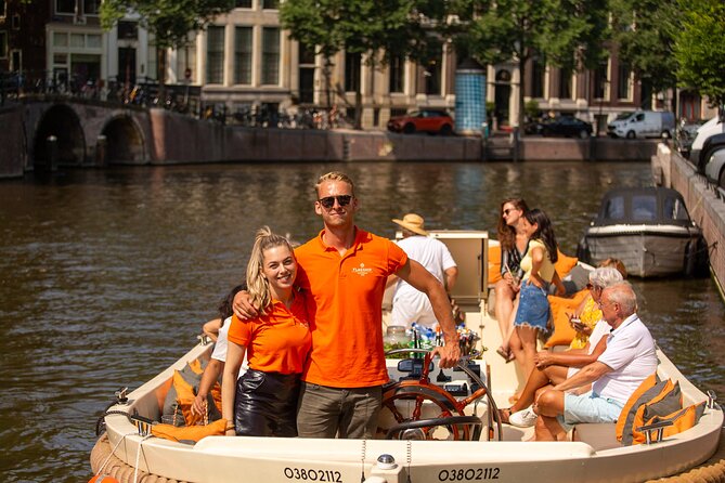 Amsterdam: Saloon Boat Cruise + Unlimited Drinks & Bite option - What the guide adds to the ride