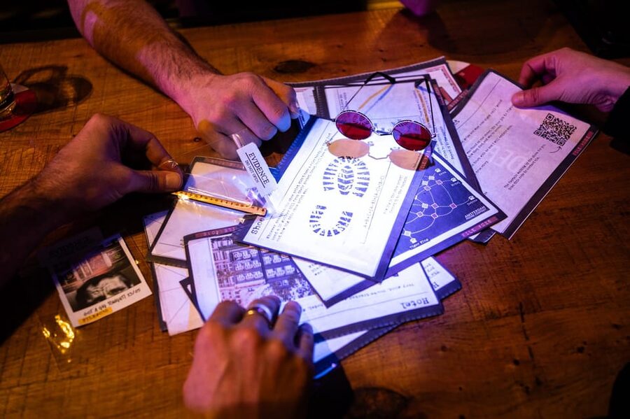 Amsterdam: Self-guided Red Light District Pub Crawl Mystery - Walking the Red Light District with a purpose