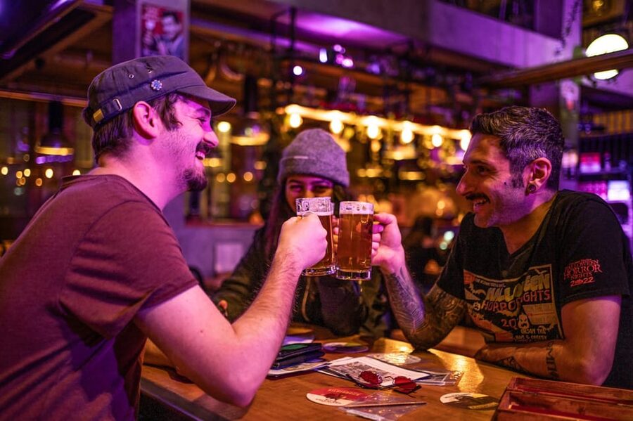 Amsterdam: Self-guided Red Light District Pub Crawl Mystery - The middle stop: puzzles, drinks, and group teamwork