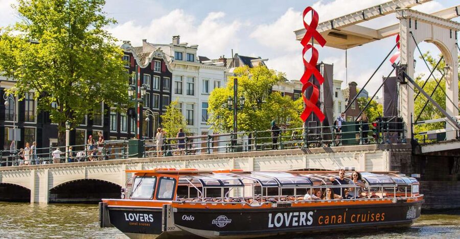 Amsterdam: Semi-Open Canal Boat Cruise - A quiet boat with a practical roof