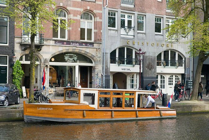 Amsterdam small-group canal cruise in 1920s saloon boat - Boarding beside Prinsengracht 579