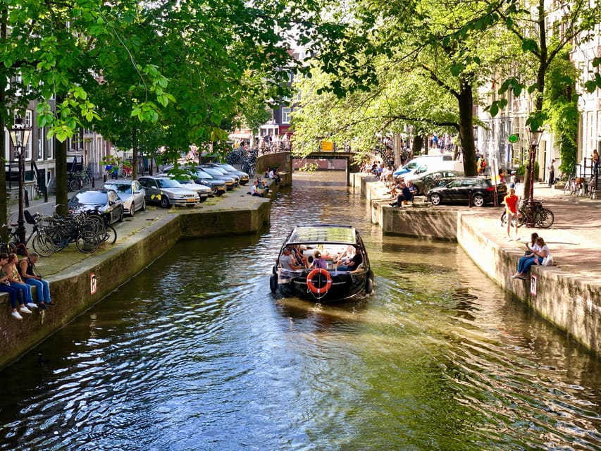 Amsterdam Small Group Canal Cruise inc Snacks/Drinks Winter - The open bar, from wine to Dutch gin