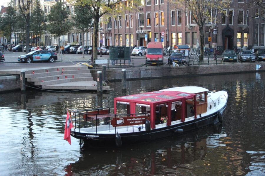 Amsterdam: Small-Group Canal Cruise incl. Drinks and Snacks - Key points to know before booking