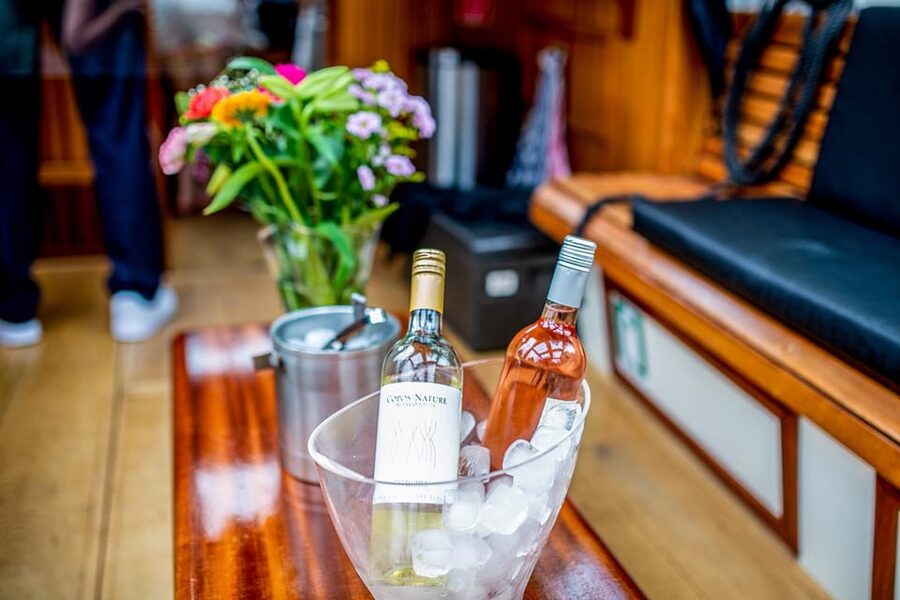 Amsterdam: Small-Group Canal Cruise incl. Drinks and Snacks - Through Amsterdam’s canal belt