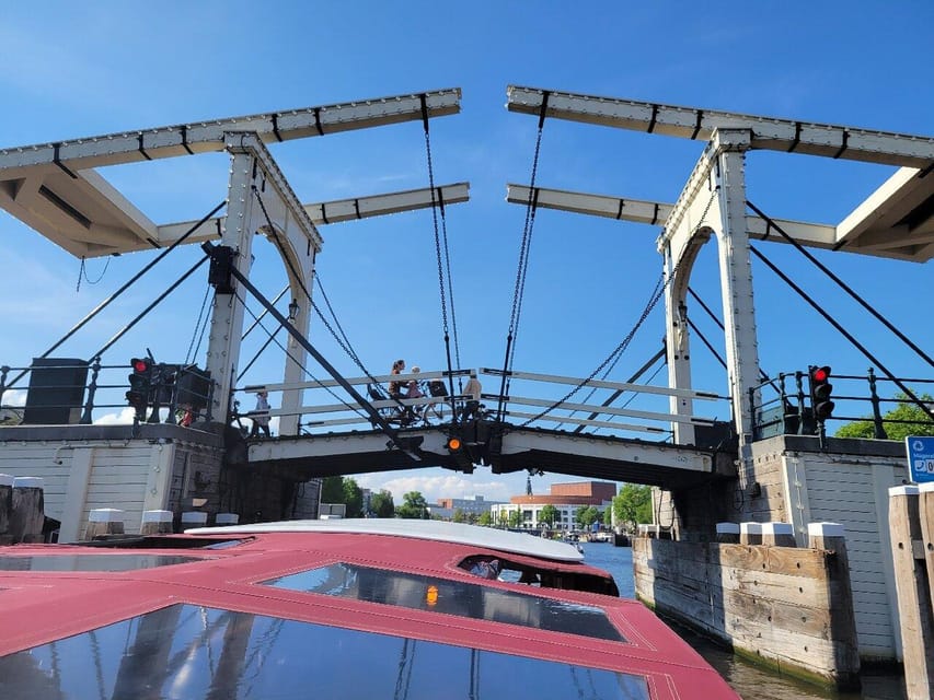 Amsterdam: Small-Group Canal Cruise incl. Drinks and Snacks - Amsterdam-Centrum and the old city