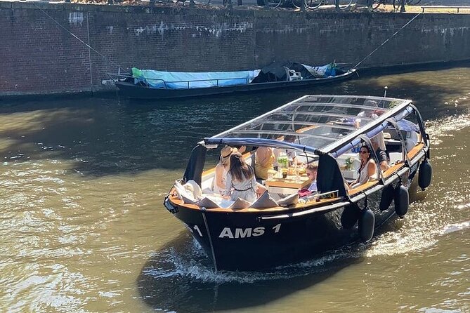 Amsterdam Small-Group Canal Cruise Including Snacks and Drinks - Why a small electric sloop changes the ride