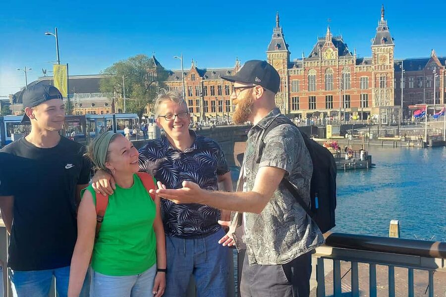 Amsterdam: Small-group Guided Walking Tour (French/English) - Anne Frank House and Westerkerk