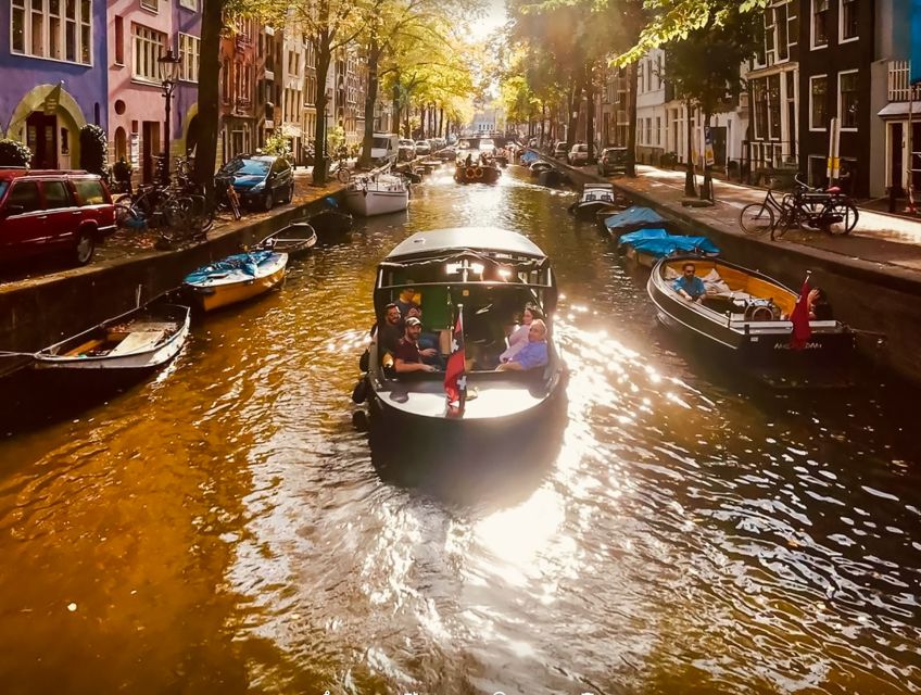 Amsterdam: Smoke and Lounge City Boat Cruise - Seven Bridges, the Amstel, and the Skinny Bridge