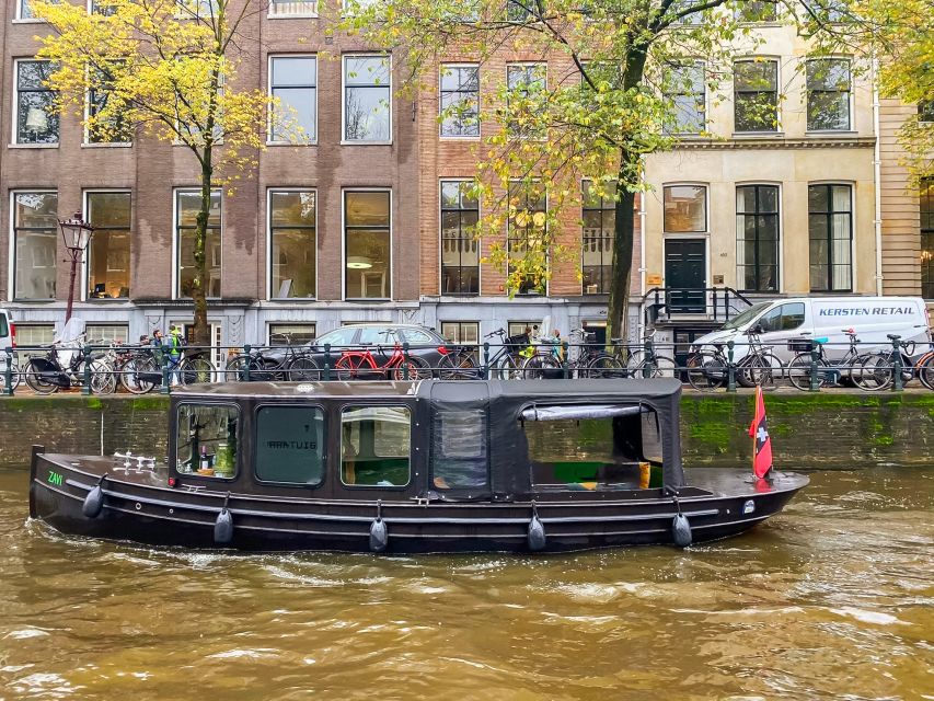 Amsterdam: Smoke and Lounge City Boat Cruise - Heated seats and a small onboard toilet