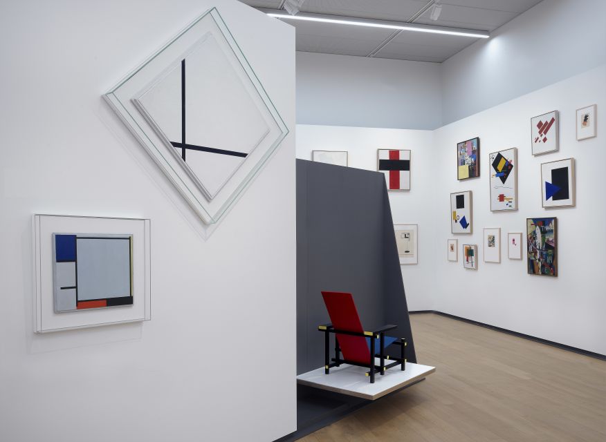 Amsterdam: Stedelijk Museum and 1-Hour Canal Cruise - The one-hour cruise through Amsterdam’s canal belt