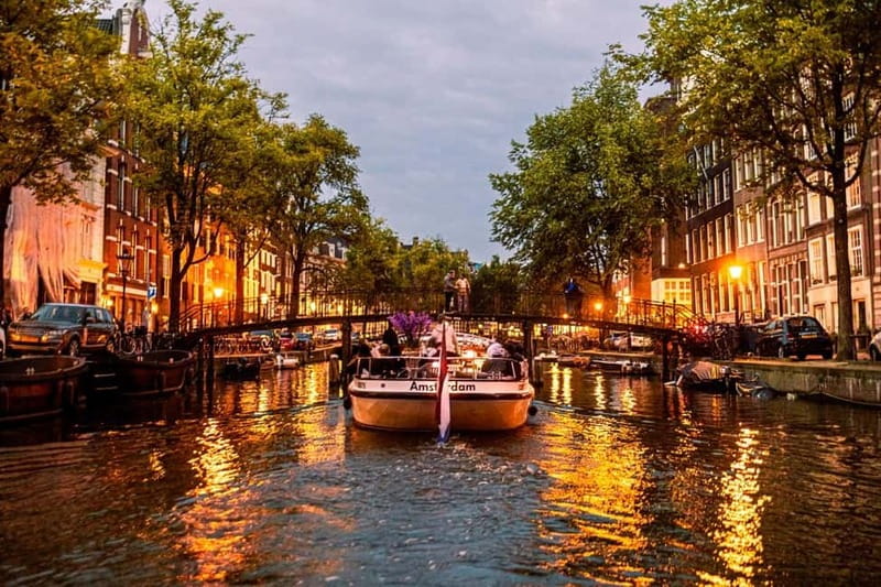 Amsterdam: The Bulldog Boat Smoke and Booze Cruise - Daytime, sunset, or night?