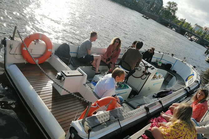 Amsterdam The Bulldog Boat Smoke Friendly Cruise + 2 drinks - The crew sets the tone