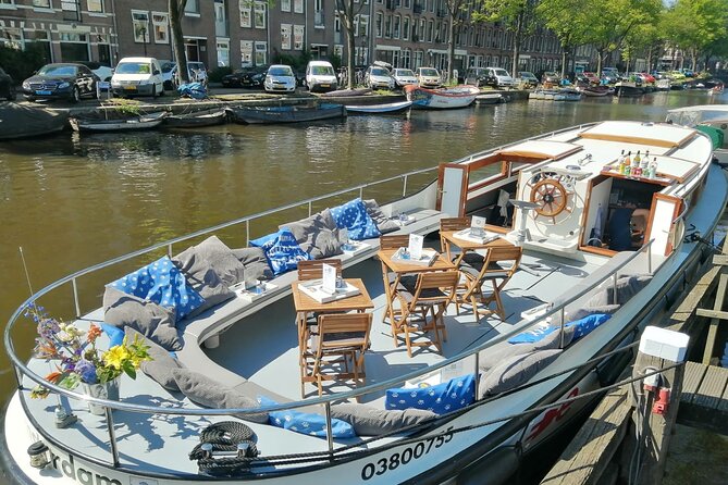 Amsterdam The Bulldog Boat Smoke Friendly Cruise + 2 drinks - Who should book this boat?