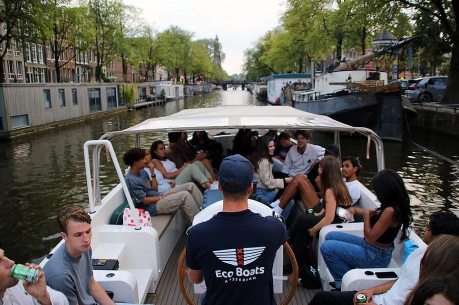Amsterdam: The Newest Canal Cruise with Drink Option - Why a canal cruise belongs near the start of your Amsterdam visit