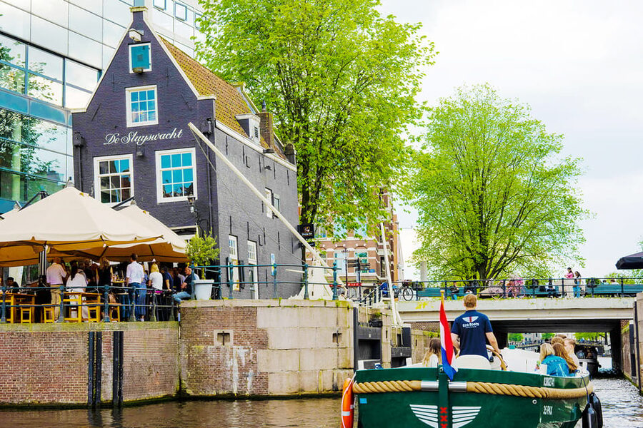 Amsterdam: The Newest Canal Cruise with Drink Option - Oude Kerk, the Red Light District, and Zeedijk