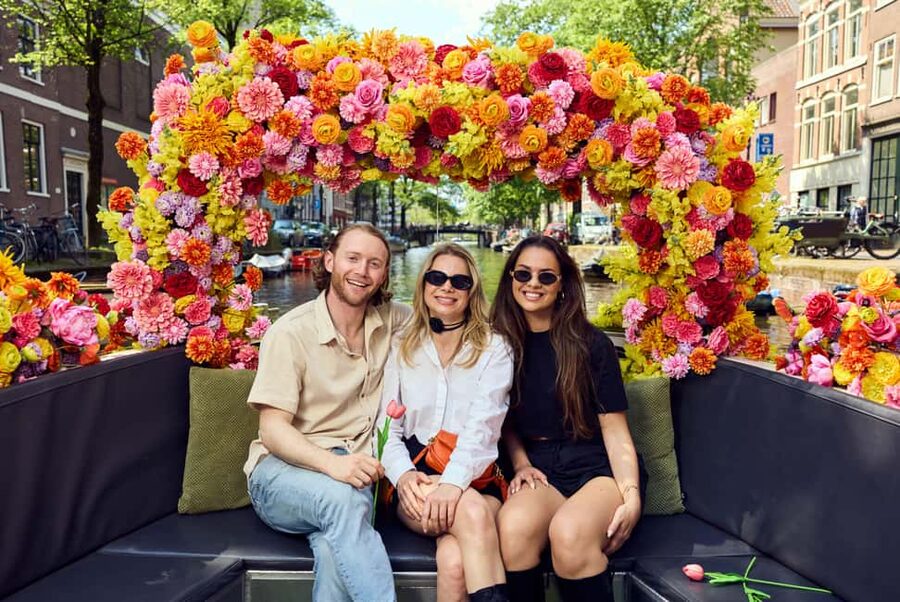 Amsterdam: The Original Flower Boat with Local Guide and Bar - Why the Amsterdam Flower Boat feels different