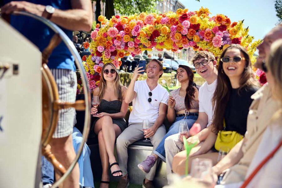 Amsterdam: The Original Flower Boat with Local Guide and Bar - Starting at Oudezijds Voorburgwal 230