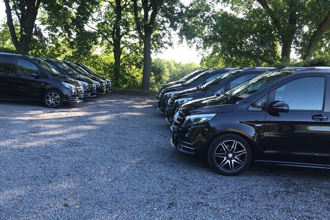 Amsterdam to Schiphol Airport Transfer Comfort & service. - Why a private Schiphol transfer can make sense
