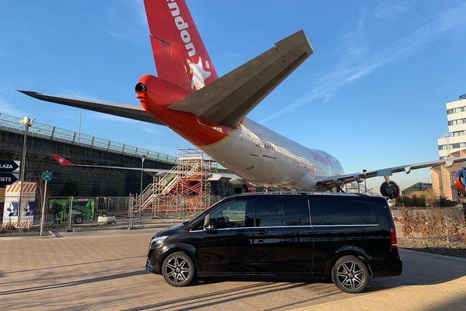 Amsterdam to Schiphol Airport Transfer Comfort & service. - A chauffeur-guide, with limits to the sightseeing