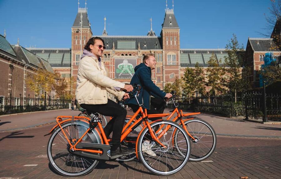 Amsterdam: Top Highlights Guided Bike Tour EN/DE/ES/FR/IT/CN - Passing the Red Light District
