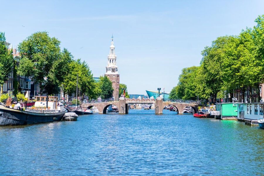 Amsterdam: Traditional Canal Cruise with Bar on Board - Who should choose this KINboat cruise?