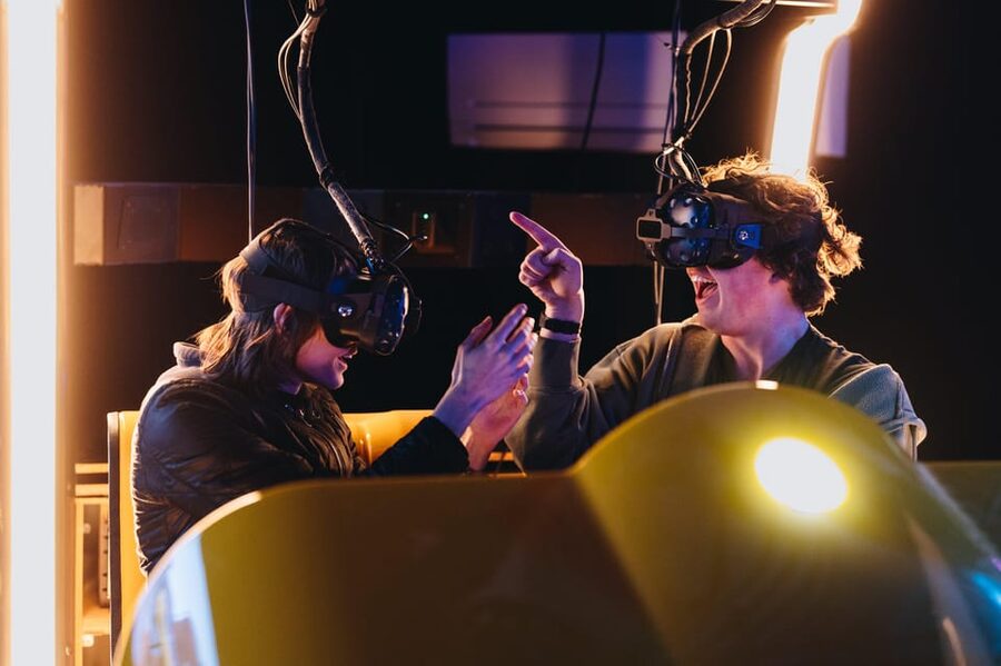 Amsterdam: Ultimate VR Experience: 60 minutes - Who Will Enjoy This Most?