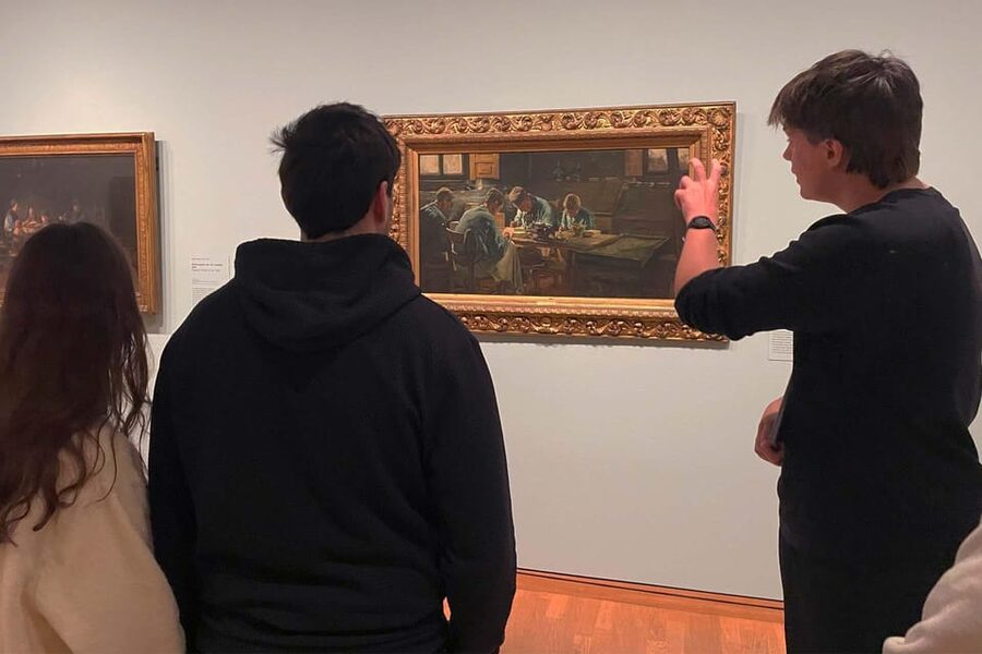 Amsterdam Van Gogh Museum Guided Tour with Tickets Included - Finding the white umbrella at the Museumshop
