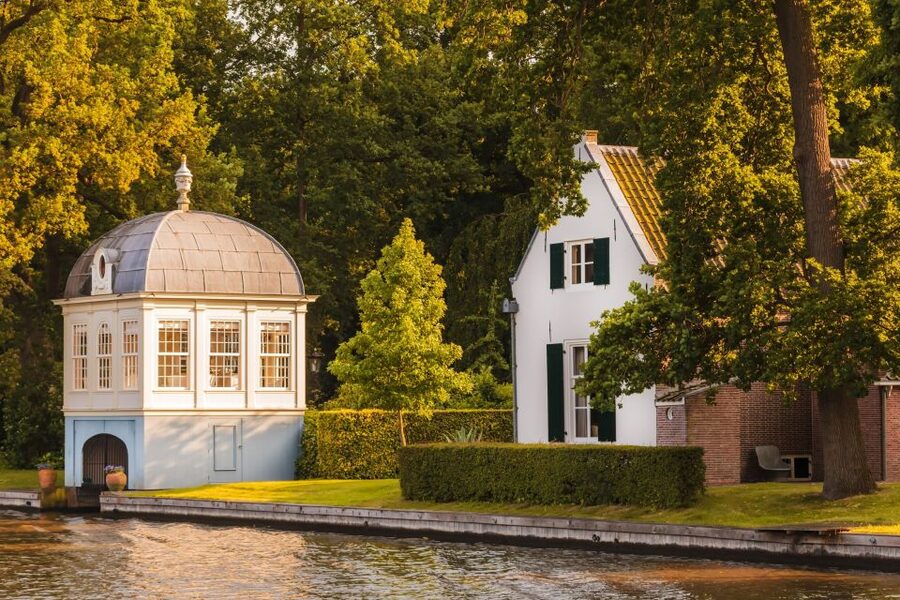 Amsterdam: Vecht River Day Trip with Cruise and High Tea - Why the Vecht River feels different from Amsterdam