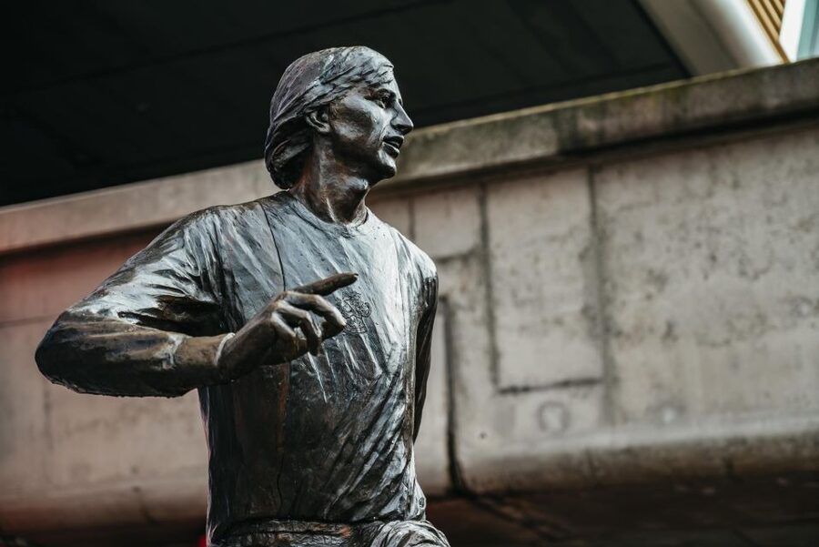 Amsterdam: VIP Johan Cruijff ArenA Tour with Drink and Scarf - A drink with a skybox view