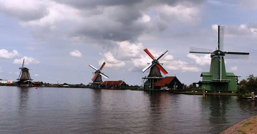 Amsterdam: Volendam, Windmill, and Cheese Farm Private Tour - Cheese tasting with a practical lesson