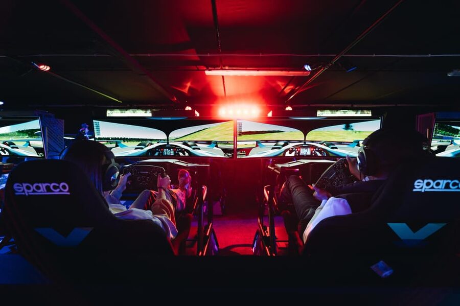 Amsterdam: VR Starter Pack with 6 Tokens - The briefing: your first step into VR