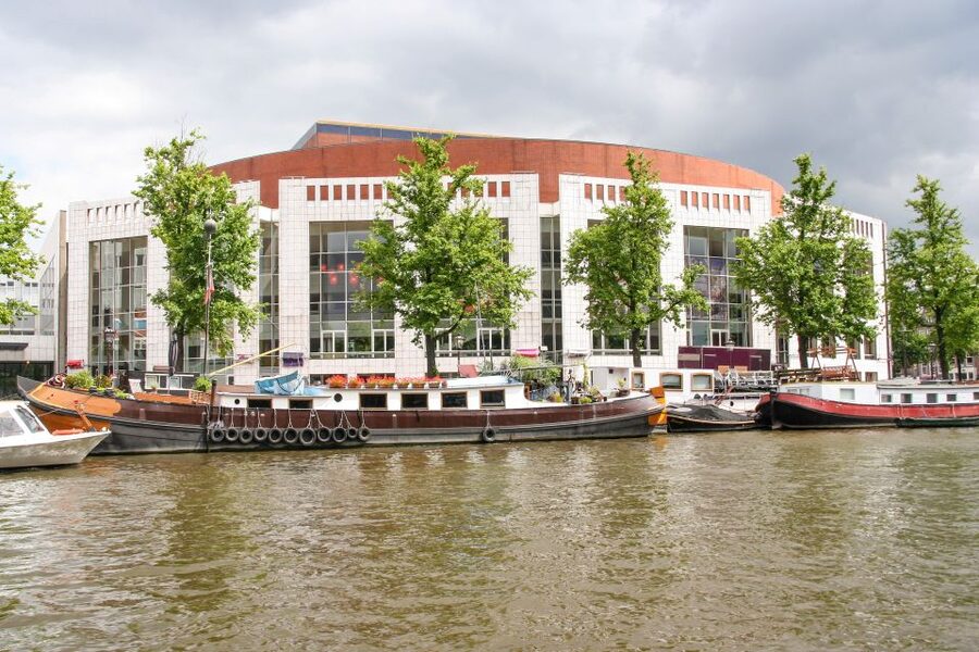 Amsterdam Walking Tour and Canal Cruise - The museum area without losing the whole day