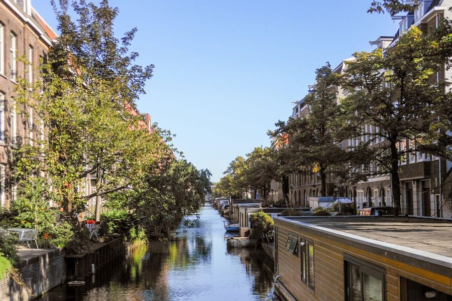 Amsterdam Walking Tour and Canal Cruise - Seeing Amsterdam from the canal
