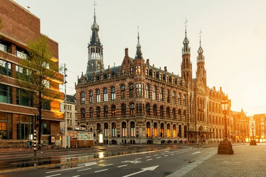 Amsterdam Walking Tour and Canal Cruise - A private guide makes the difference