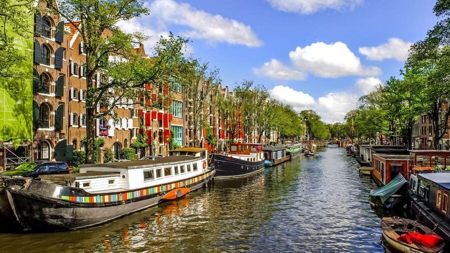 Amsterdam Walking Tour with a Local - Making the most of a four-to-six-hour route