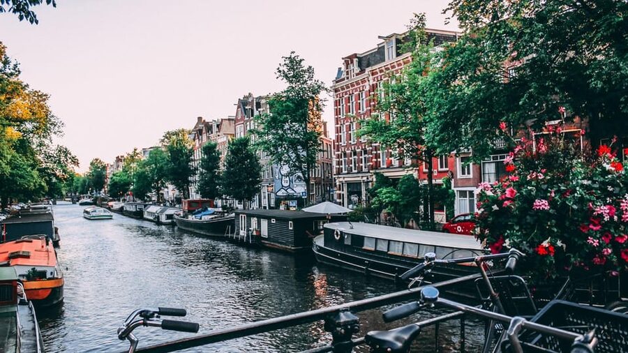Amsterdam Walking Tour with a Local - What a one-hour walk can realistically do