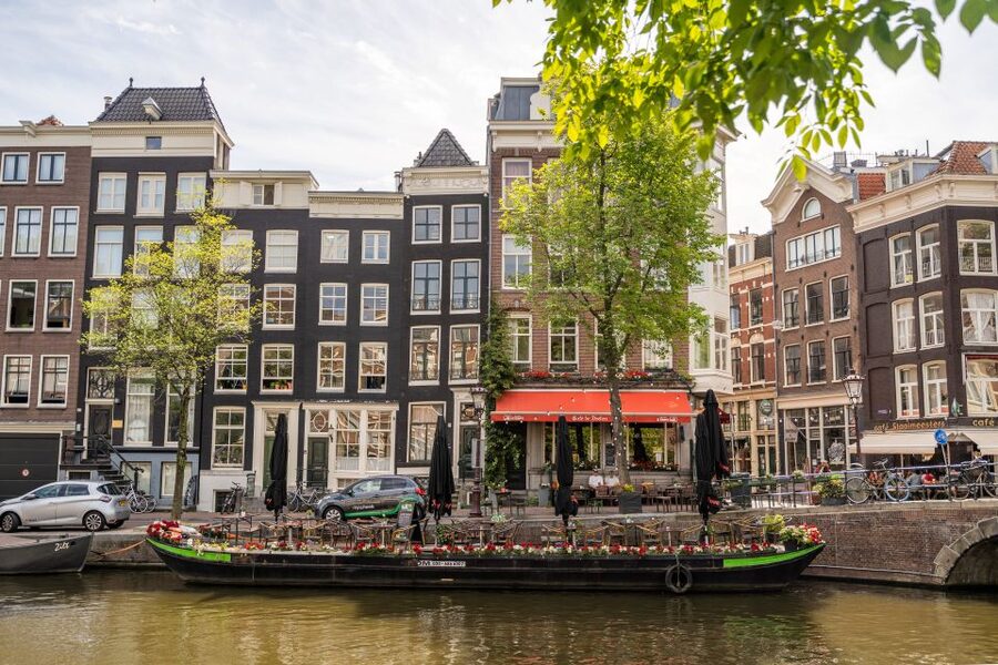 Amsterdam: Walking Tour with Dutch Pancake Lunch - What the pancake lunch actually includes