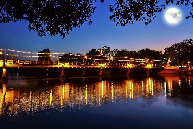 Amsterdam Wine and Cheese Evening Cruise - Service, comfort, and the mood on board