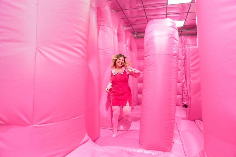 Amsterdam: WONDR Immersive Playground Experience Ticket - Karaoke, Claw Machines, and Sensory Play