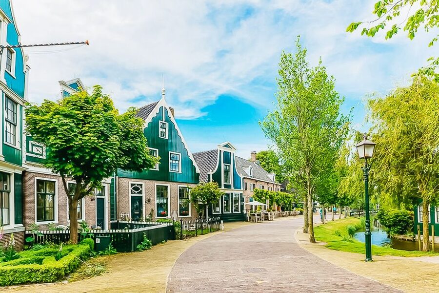 Amsterdam: Zaanse Schans, Edam, Volendam & Marken Bus Tour - Timing, crowds and the best season